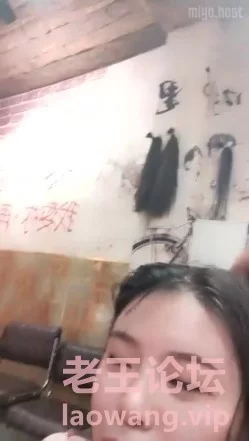 美女理发店做头发粉丝刷礼物让勾引洗剪吹小哥,当面自摸臊茓,成功勾引 [1V-537MB]