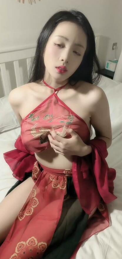 网红【李婉儿】极品身材和男友大战 2V489M