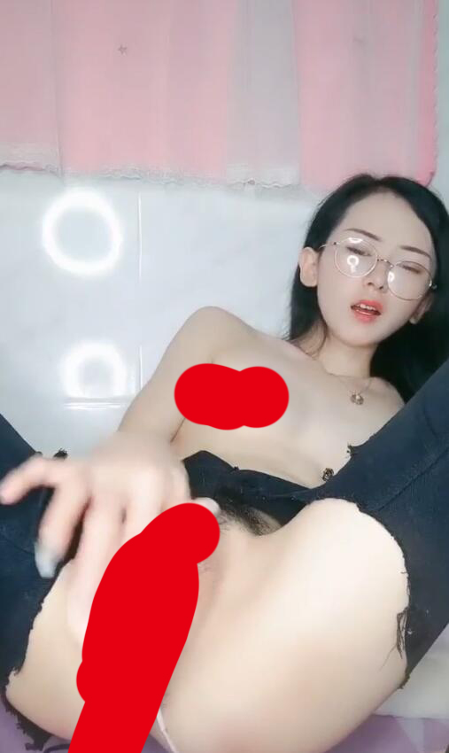 半糖主播【小美】极品反差眼镜美女 1v272m