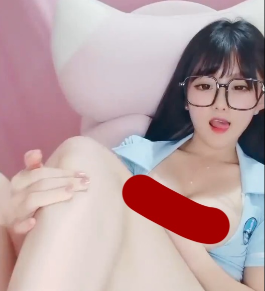 02年妹妹 甜美眼镜巨乳 1V1G