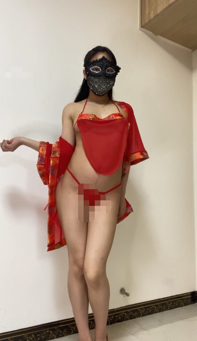 丝袜女神【优优】超清定制4 风骚女秘书诱惑老板插喷 1.74G