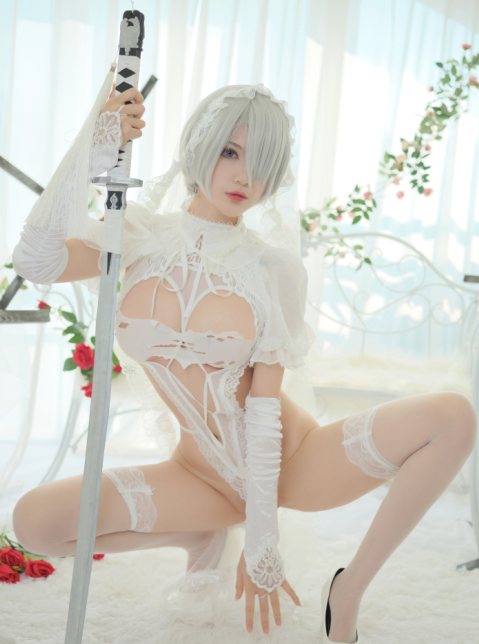 人气coser 一米八的大梨子 2B[24P-100M]