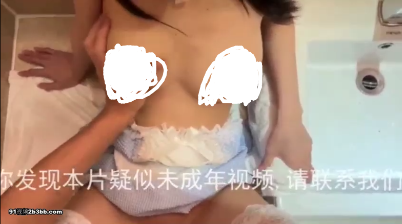 JK萝莉樱狸子ZW喷水镜前操制服女友[2V220M]