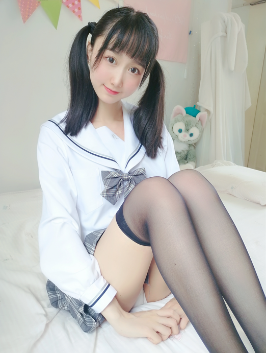 网红Coser@木绵绵OwO 灰格子jk [21P1V96.5MB]