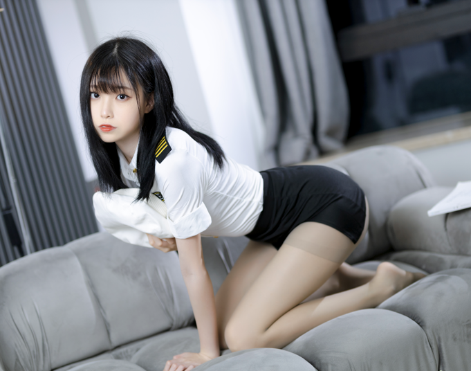 许岚LAN – 灰丝制服【40p 526mb】