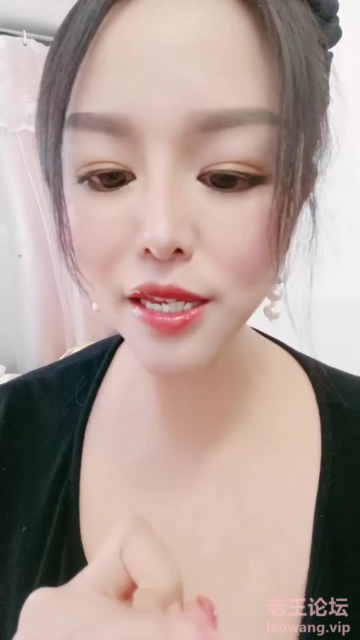 白皙韵味轻熟女露脸卖力深喉骚的不行，女上位清晰深入，掰腿侧入 [1V-874MB]