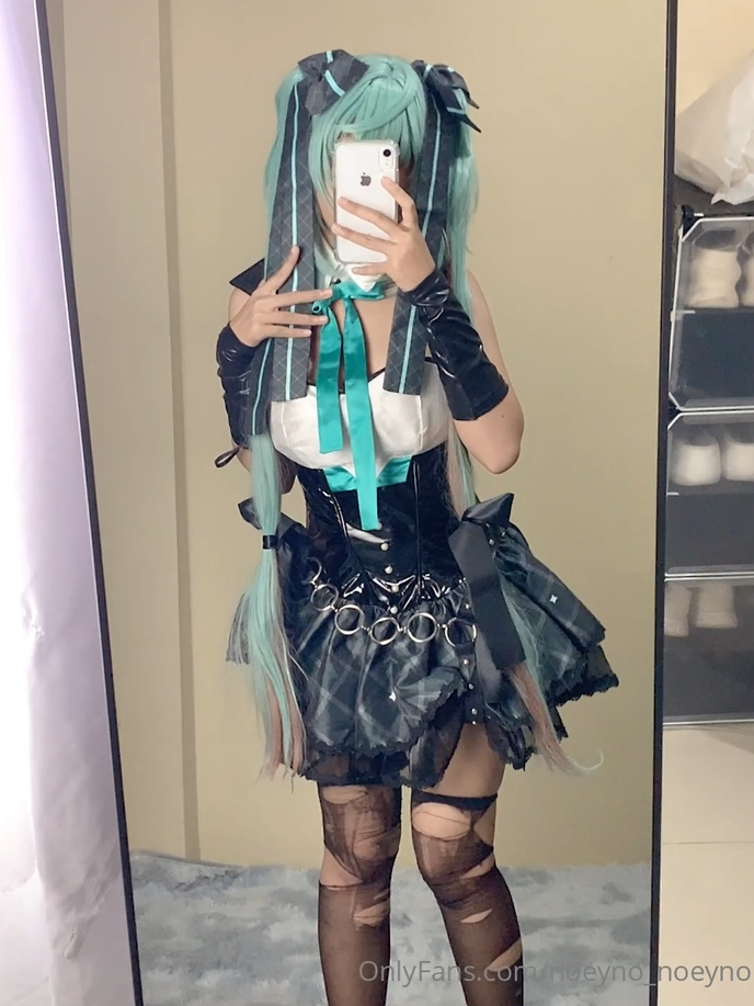 福利姬【noeyno】初音未来Cosplay 【4V173M】