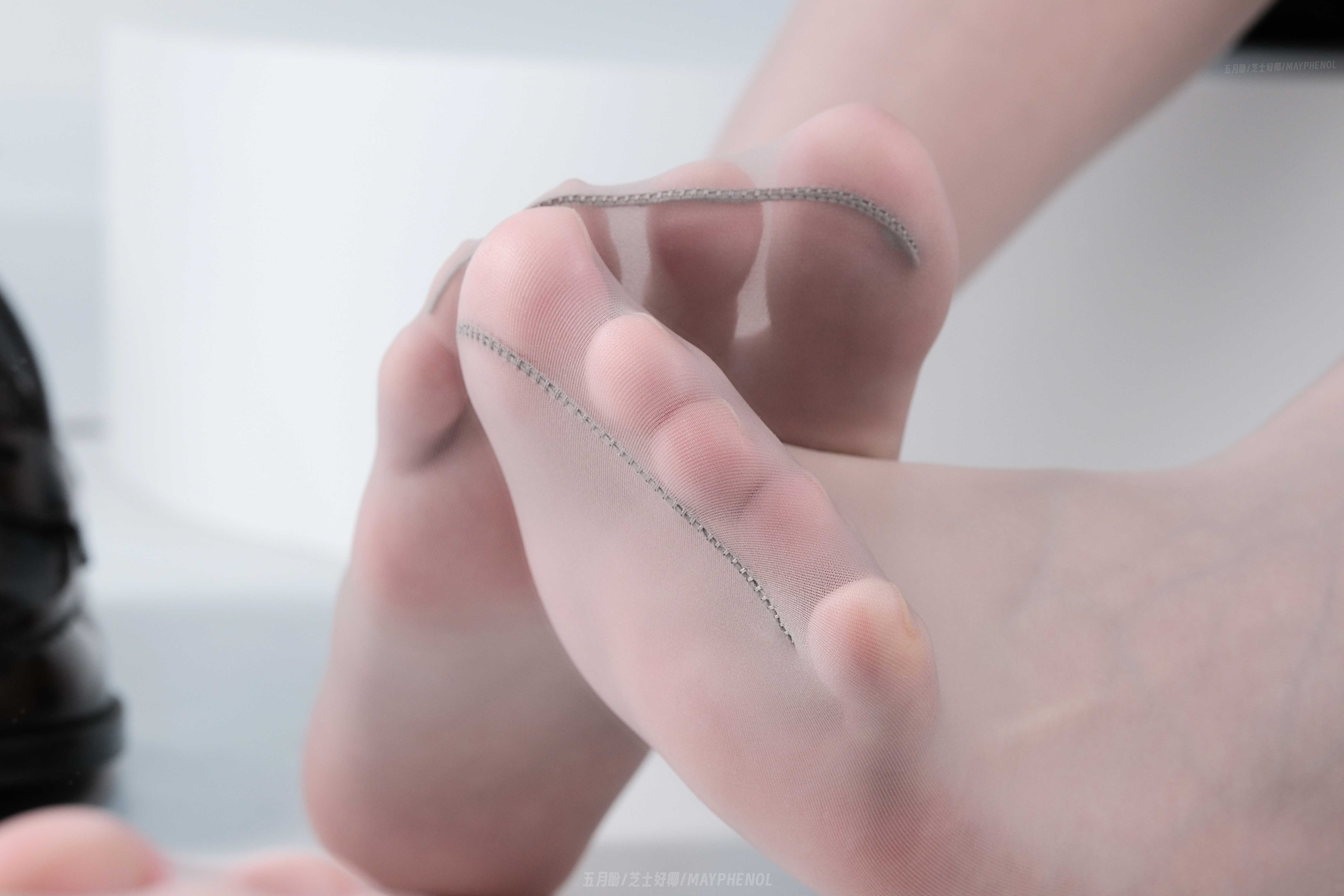 B站UP芝士好椰20240518 第一次拍薄灰丝【12P1V】【106MB百度云】 | 精选Porn