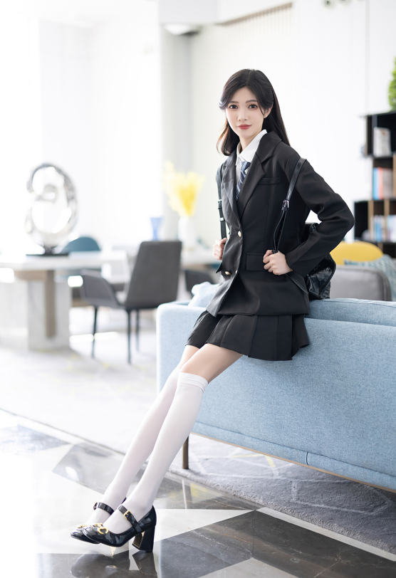 程程程 – 性感深色日系学妹制服 【84P104M】