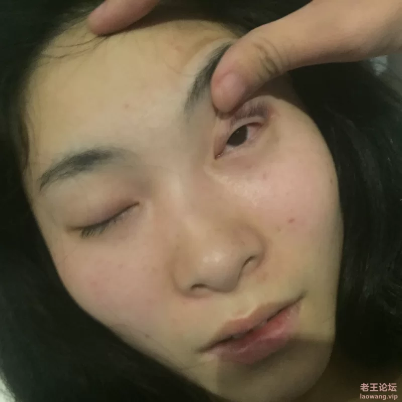 [原版无水印]邪恶二人组下药迷翻美女销售 各种姿势爆插 [15v-3.53GB]