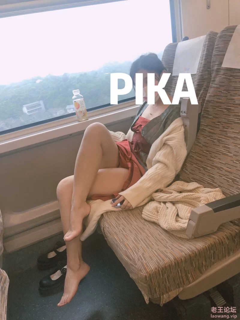 极品蜂腰美臀，高颜值小姐姐《PIKA》推特福利，居家户外 [2052p+39v-678m]