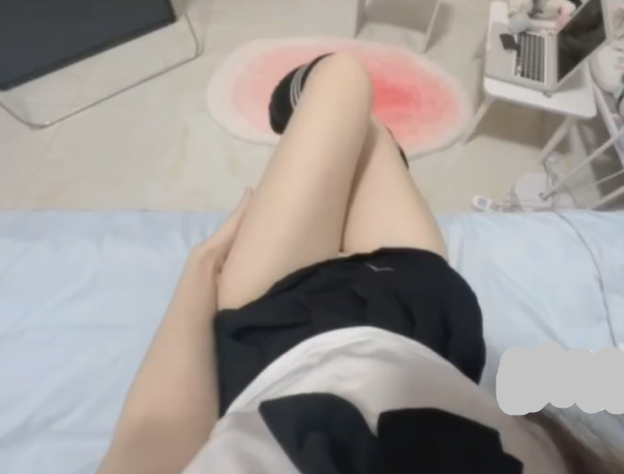 Oo66189 学生制服，揉搓奶子，掰开嫩逼，手扣自慰！1V66M百度盘