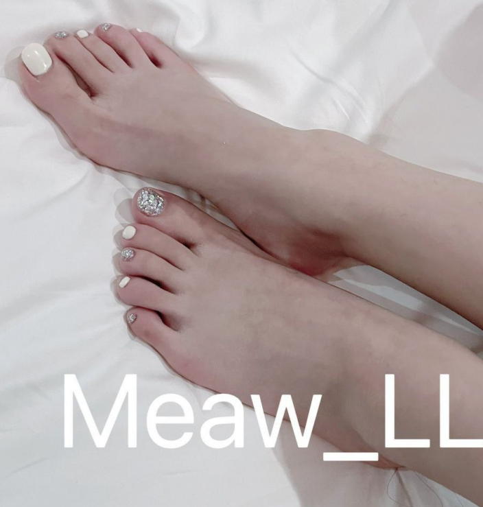 推特极品女神 Meaw_LLL 自慰啪啪视图[28P-28V-142M]