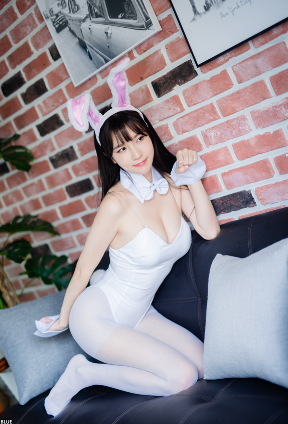 Ahrin – White & Black Bunny 【141P891M】