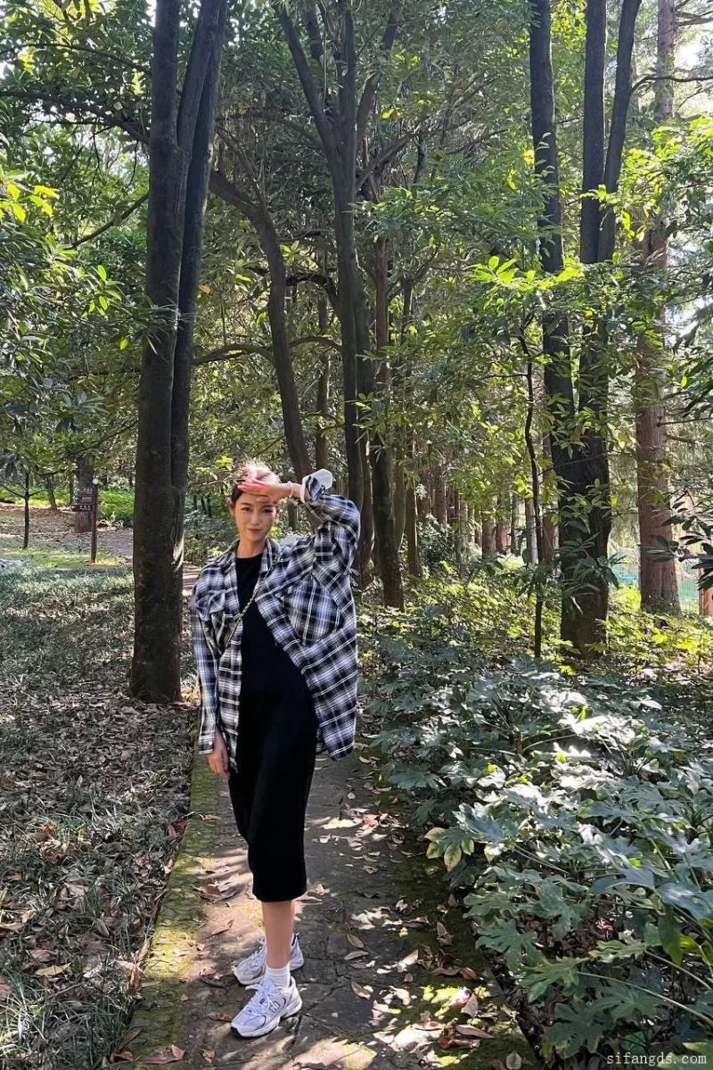 云南昆明高校❤️周x妮 应聘时尚杂志模特遭变态猥亵全裸 [3v+12p-220.26MB]