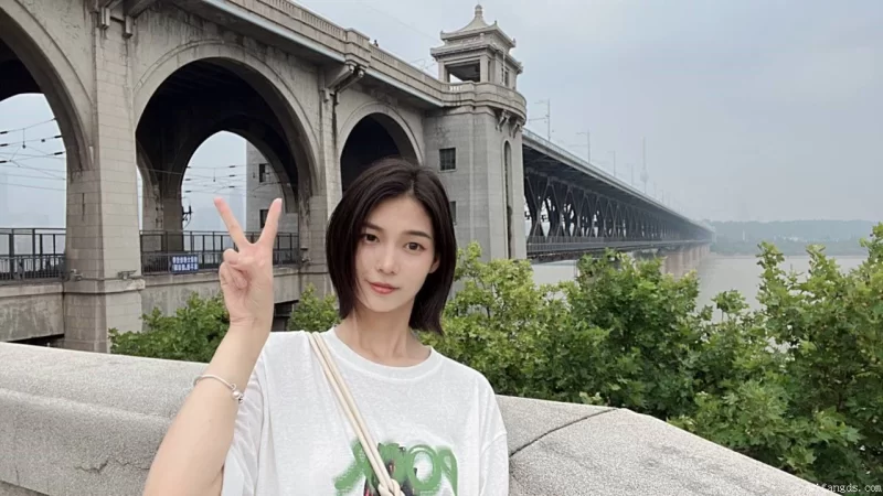 云南昆明高校❤️周x妮 应聘时尚杂志模特遭变态猥亵全裸 [3v+12p-220.26MB]