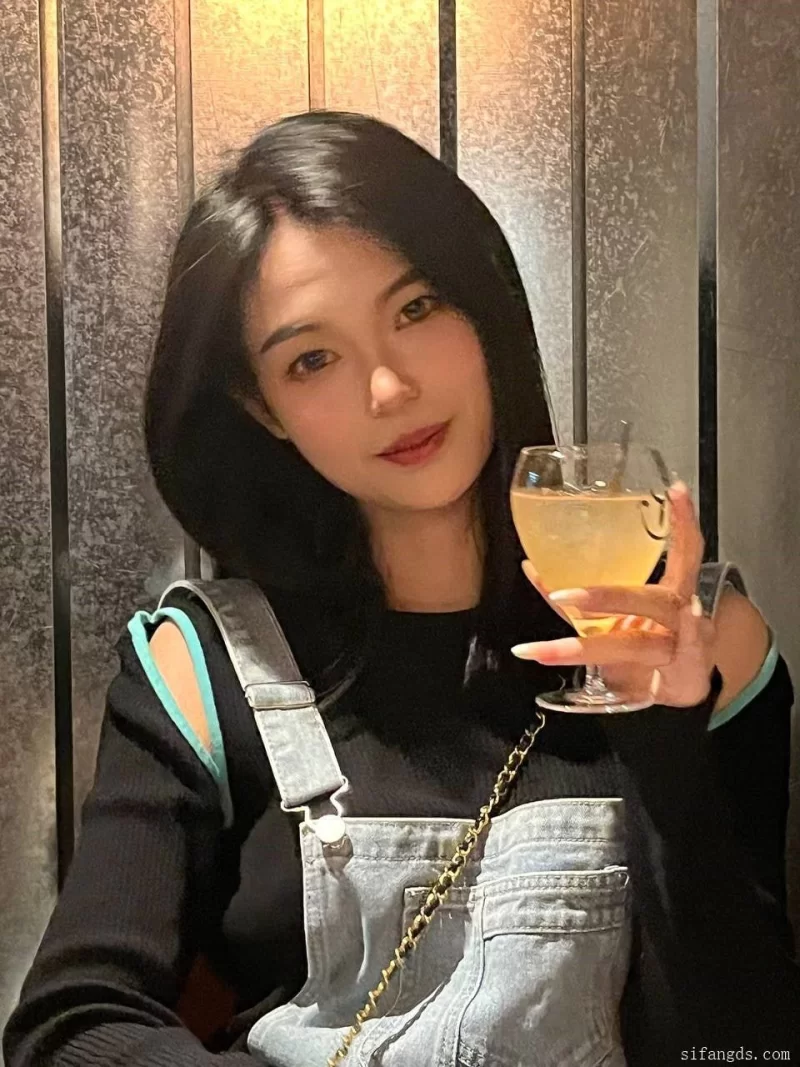 云南昆明高校❤️周x妮 应聘时尚杂志模特遭变态猥亵全裸 [3v+12p-220.26MB]