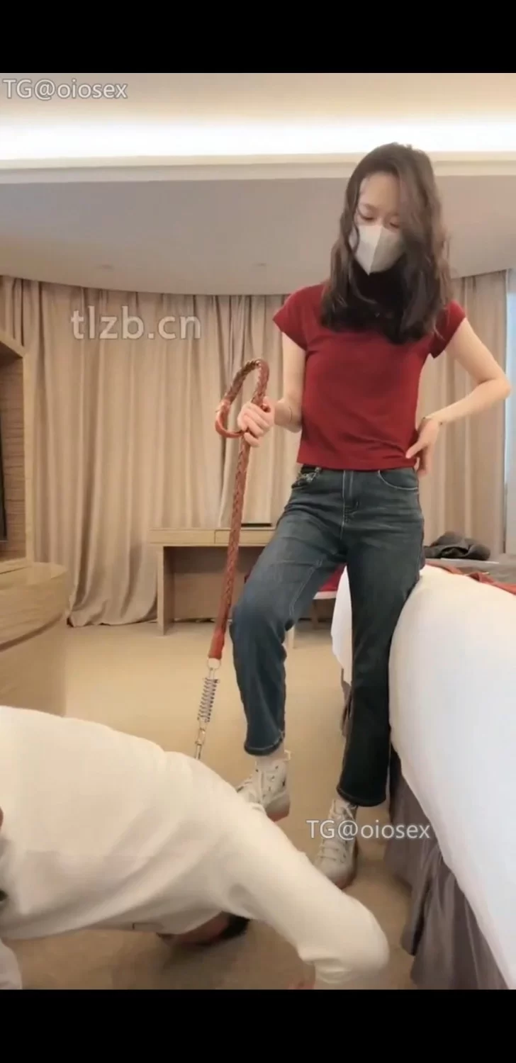 舔舐 每一个 欲望