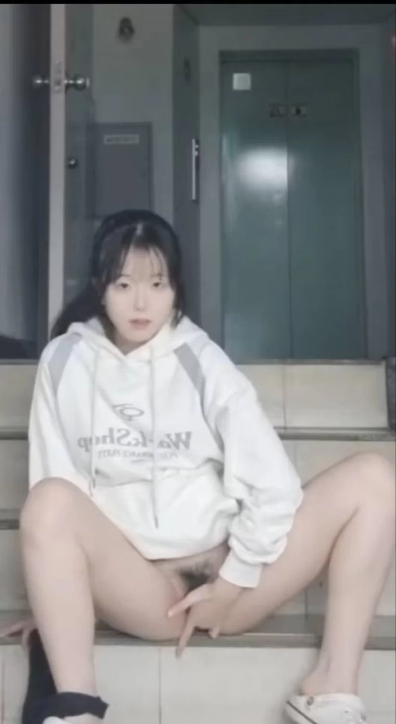 존예얼공녀수정秀贞公主韩国女高楼梯自慰[33V-414MB] | 精选Porn