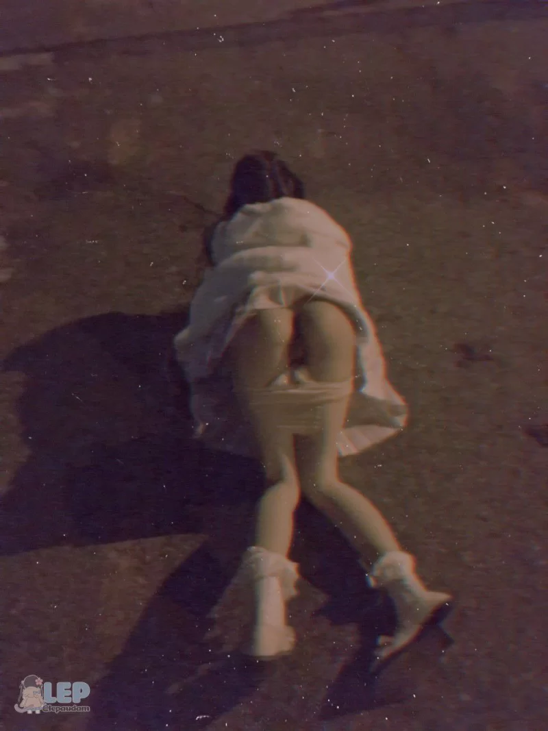 LepALuli2kVN's alluring expression and dark hair