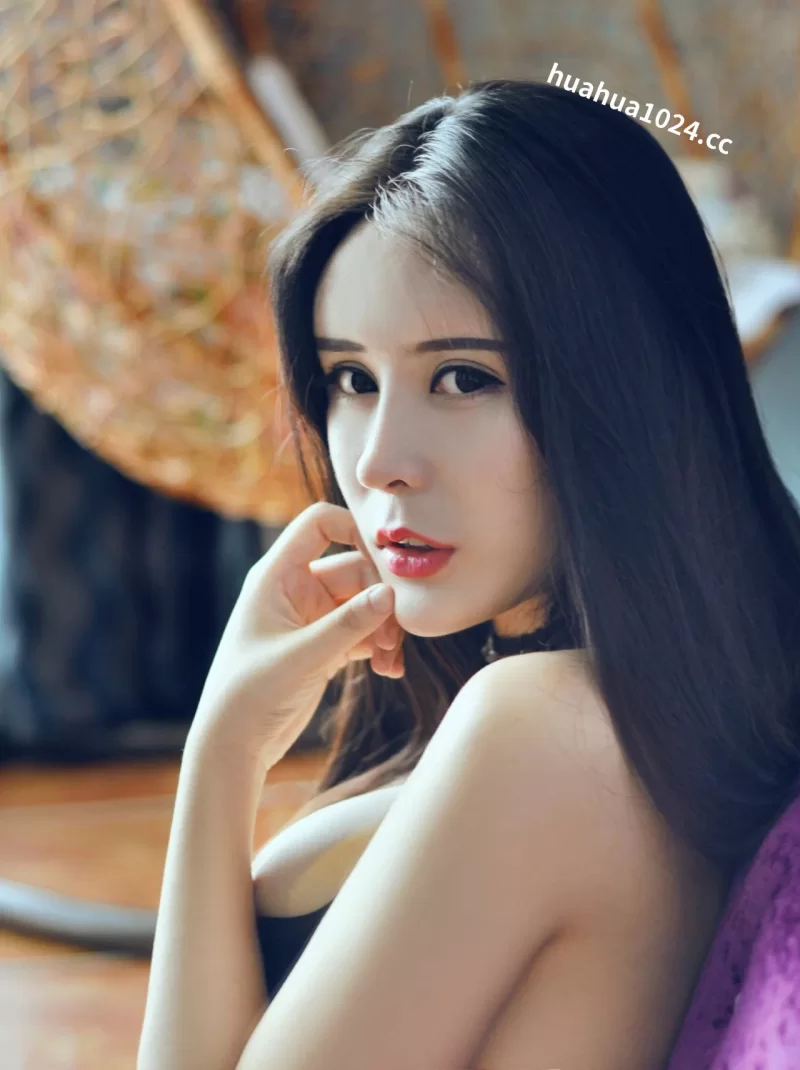 美娜酱baby 身着 薄纱 飘逸 随着 旋律 摇摆 身体 释放 无尽 魅力