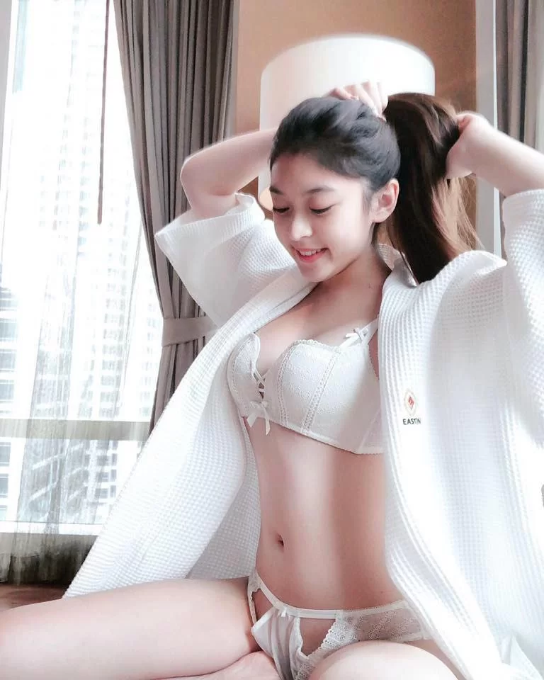 艺校毕业生❤️被潜规则偷拍视频流出 演员颜值就是高! [3v12p-228MB]