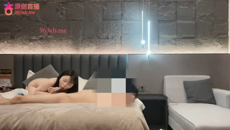 杏吧洪七 约炮高冷皮肤超级白嫩的小姐姐，刚下海做兼职，翘臀不仅白且挺拔圆润有型 [1v-500m]