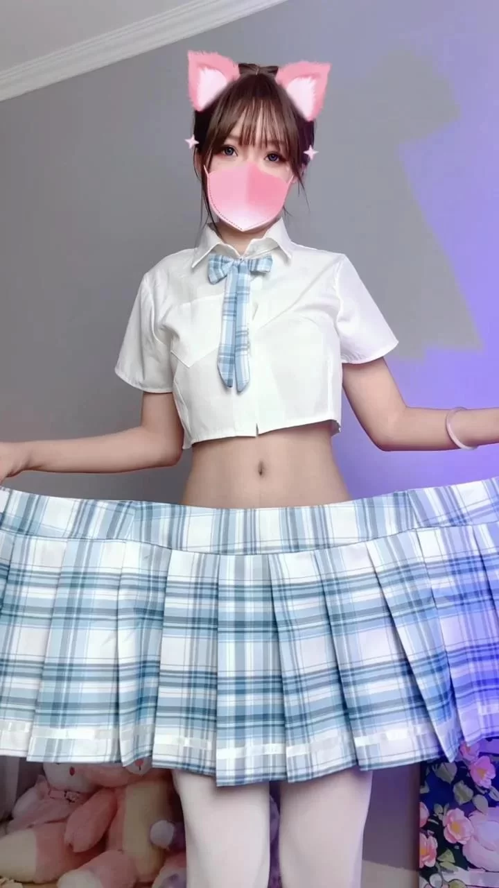 推特极品福利姬可甜可盐女神《小仙云》裸舞+定制长视频① [32v-2.2g]