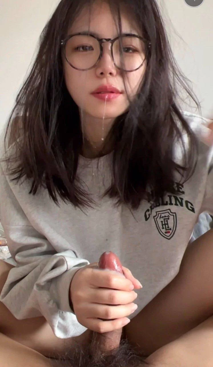 佘诗曼 撩人 的 玉指