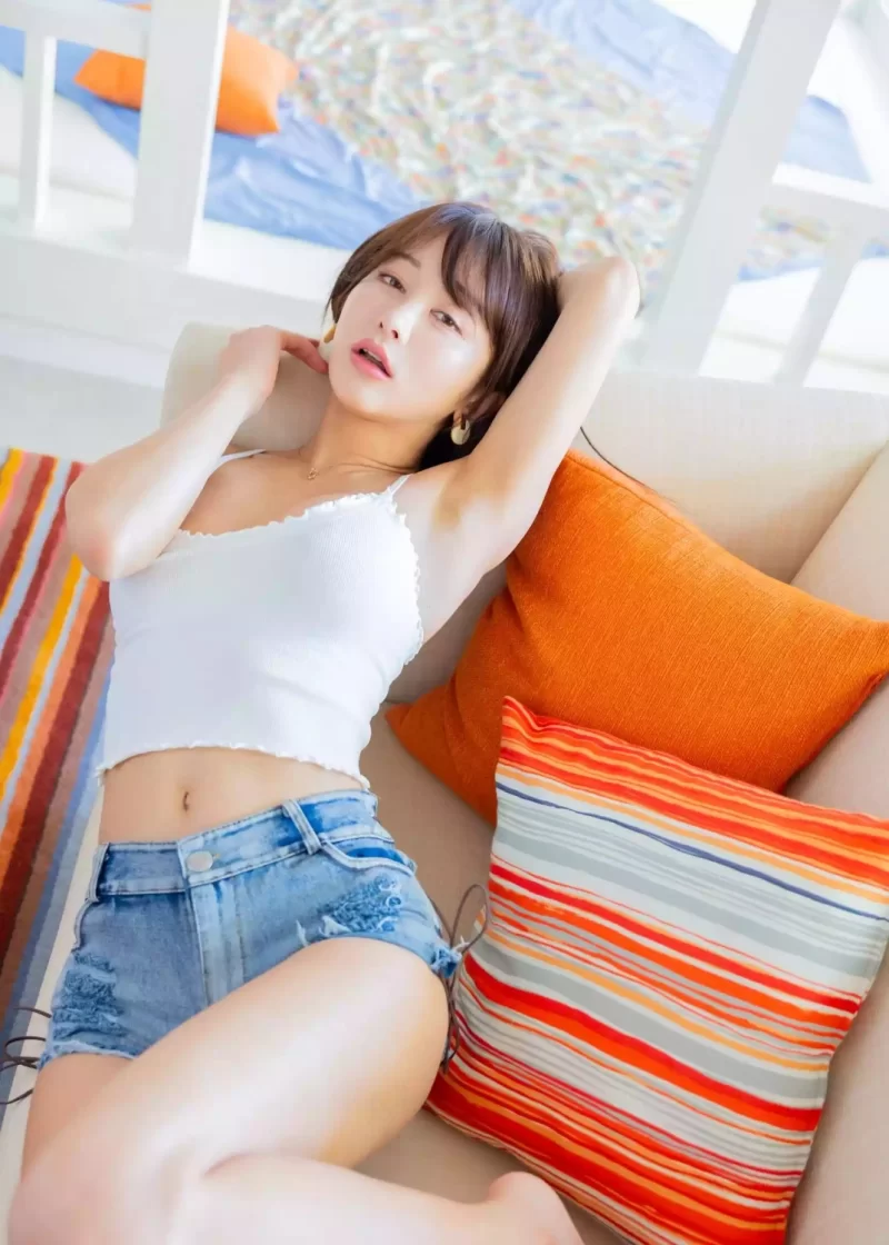 Ikumi's captivating photo collection