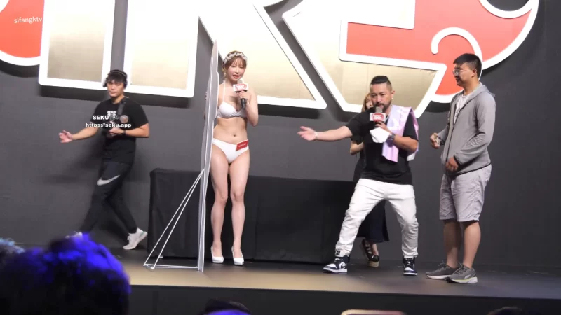 台北成人展三上悠亚等现场 男优调教 大奶等等 [3v-2GB]